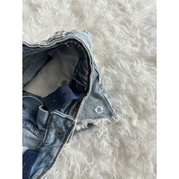 Cat & Jack Girls Sz. 4/5 Flower Design “ Short” Jean Shorts. Cute, Comfortable - Picture 6 of 9